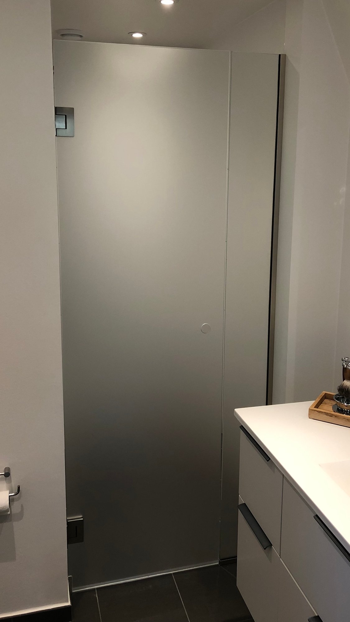 Niche model 3 - Frostet glas og krom--kopi-1